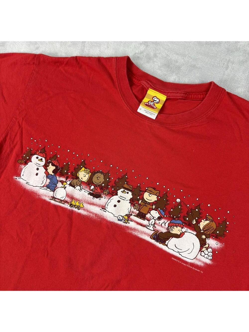 Vintage Peanuts Snoopy Christmas T-Shirt Red Snow Scene Graphic Size M Cartoon